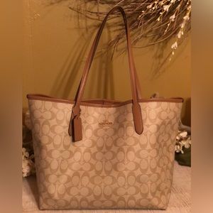 COACH City Tote In Signature Canvas